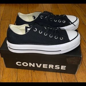 Converse Platform Size 7, brand new, never worn!